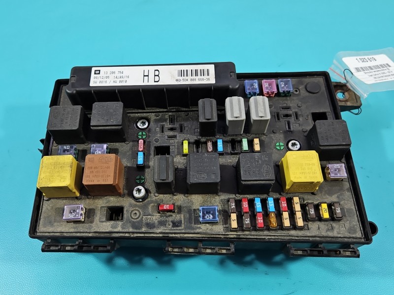 Skrzynka bezpieczników Opel Zafira B 743381, 13206754