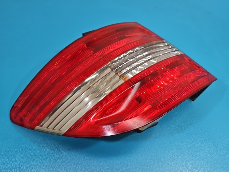 Lampa tył lewa błotnika Mercedes W245 inny EUROPA A1698202564