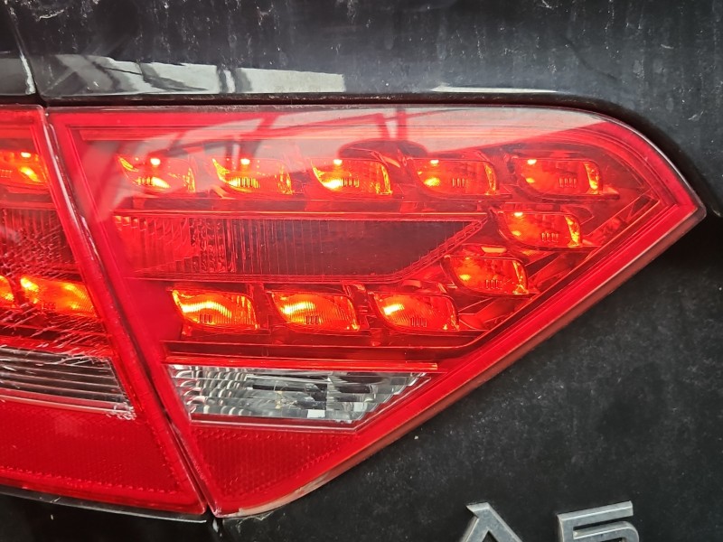 Lampa tył lewa klapy Audi A5 8T HB EUROPA 8T0945093A