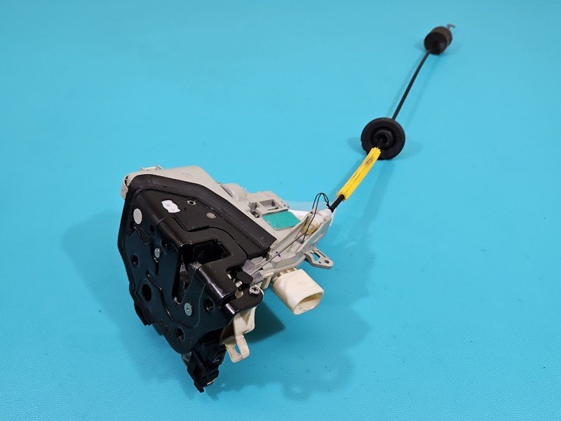 Zamek przód lewy 8J1837015D AUDI Q5 08- EUROPA Producent części: Audi, 6 pin