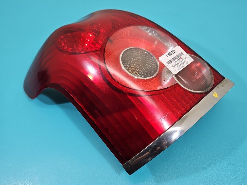 Lampa tył lewa TOYOTA, 06-08 Uszkodzone zaczepy wkładu Toyota Avensis II T25 kombi EUROPA