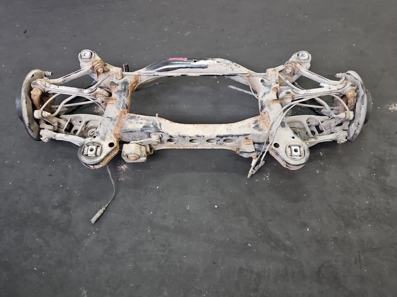 Tylna belka oś tył BMW E87 2.0d M47