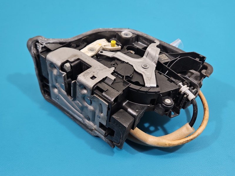 Zamek tył lewy 7477689 BMW G30 Producent części: BMW, 4pin