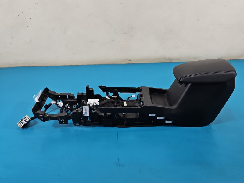 Podłokietnik TUNEL Ford Focus Mk4 EUROPA