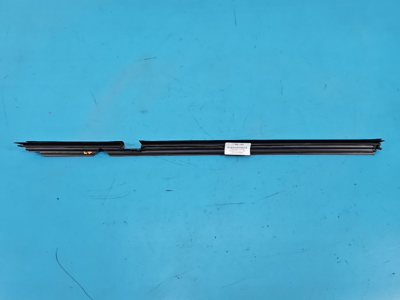 Uszczelka drzwi tył lewa Mercedes W213