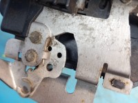 Zamek przód prawy 4E1837016 Audi A3 8P EUROPA Producent części: Audi, 7 pin BRAK CIĘGNA WIDOCZNEGO NA ZDJ.