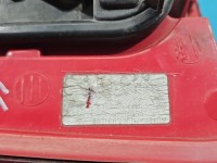 Lampa tył prawa Peugeot, Uszkodzone jedno mocowanie trzymający wkład. Brak nr Peugeot 5008 HB