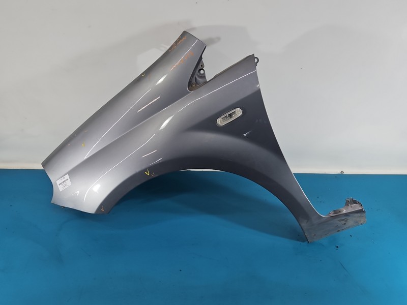 Błotnik przód lewy Fiat Grande Punto srebrny 595/A
