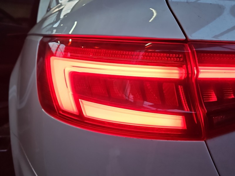 Lampa tył lewa Audi A4 B9 sedan Producent części: Audi, Wersja USA - kierunek świeci na czerwono, zewnętrzna , LED, sedan EUROPA