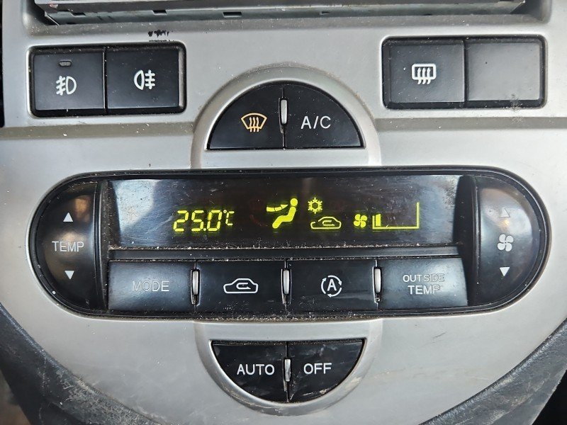 Konsola panel nawiewu Kia Carens II C20033-3490