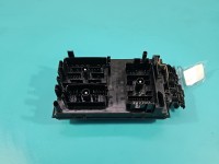 Skrzynka bezpieczników Opel Astra IV J 13302309, 1110008AA