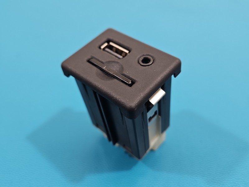 Gniazdo USB Opel Insignia A 20868796