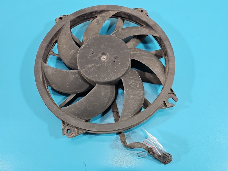 Wentylatory Wentylator chłodnicy Citroen DS5 11-15 2.0 HDI M153276