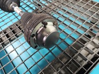 Półoś przód prawa AUDI Q7 I 4L 4.2 TDI automat