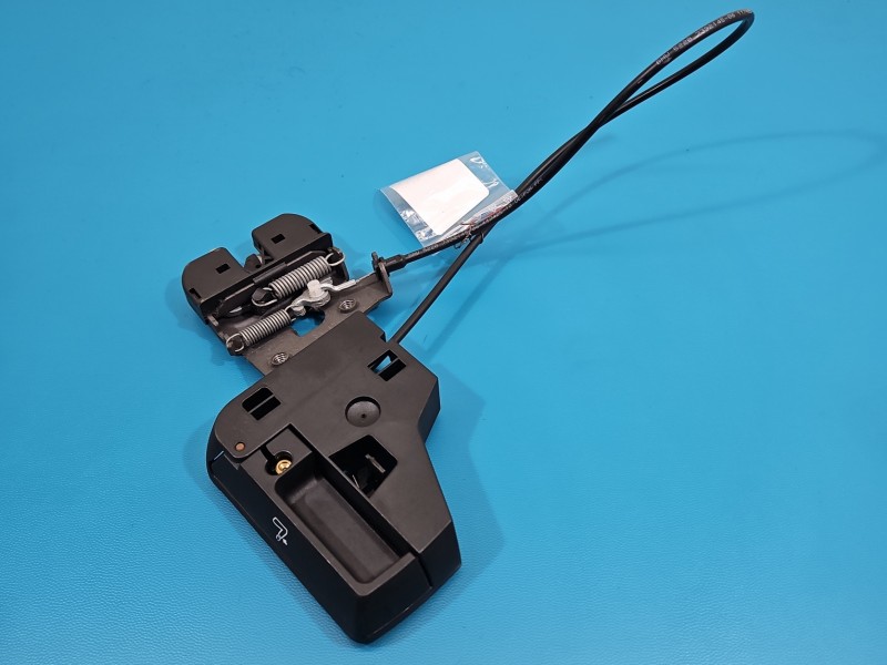 Zamek tył prawy 1247050100, 7112864-11, 7050100 BMW G30 Producent części: BMW, z klamką,oparcia kanapy