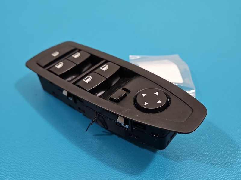 Przełącznik szyb bmw F30 9208109 Producent części: BMW EU
