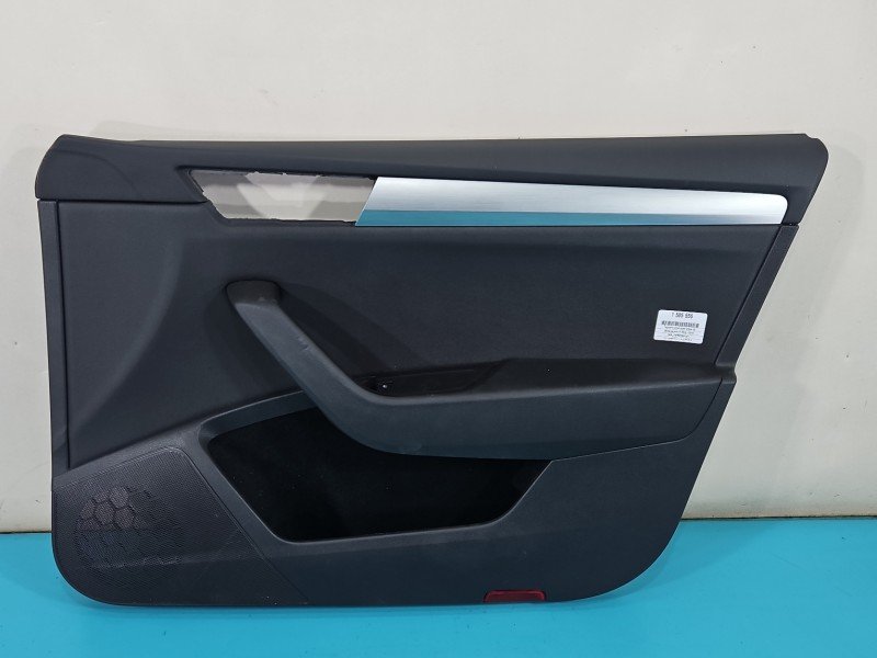 Tapicerka drzwi przód prawa boczek Skoda Superb III 3V1867014A
