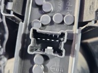 Lampa tył lewa Nissan Almera N16 HB lekko nadpalony otwór na żarówkę porysowana Z LISTWĄ ŻARÓWKOWĄ 00-03 PRZED LIFTEM...