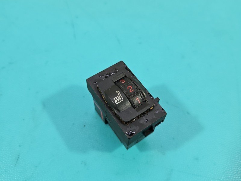 Przełącznik Peugeot, Europejska, Podgrzewania fotela lewego Peugeot 508 I 98019841ZD