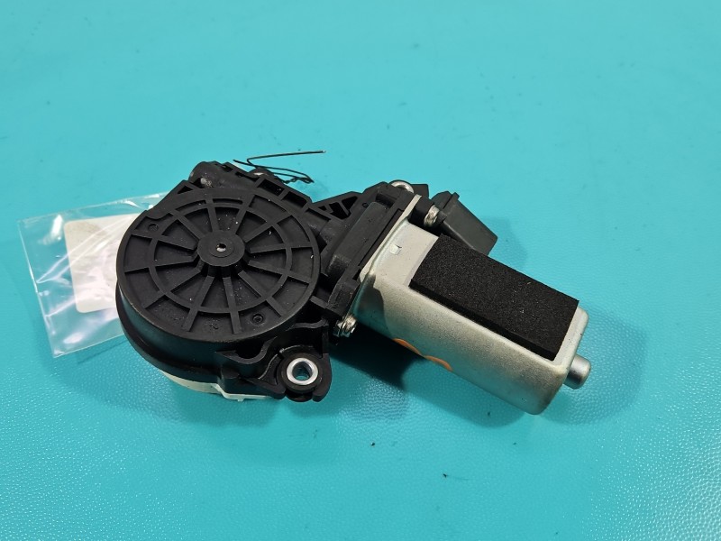 Zamek przód prawy 4F0837060 Porsche Panamera I 970 EUROPA Porsche, dociąg