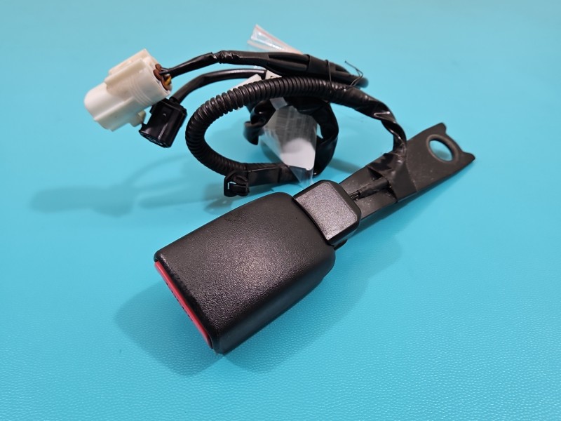 Pas bezpieczeństwa przód lewy kierowcy Toyota Rav4 III 05- EU