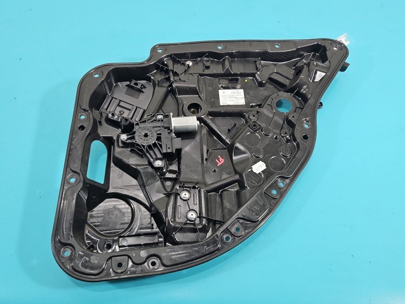 Podnośnik tył prawy Mercedes W205 A20557300279 sedan