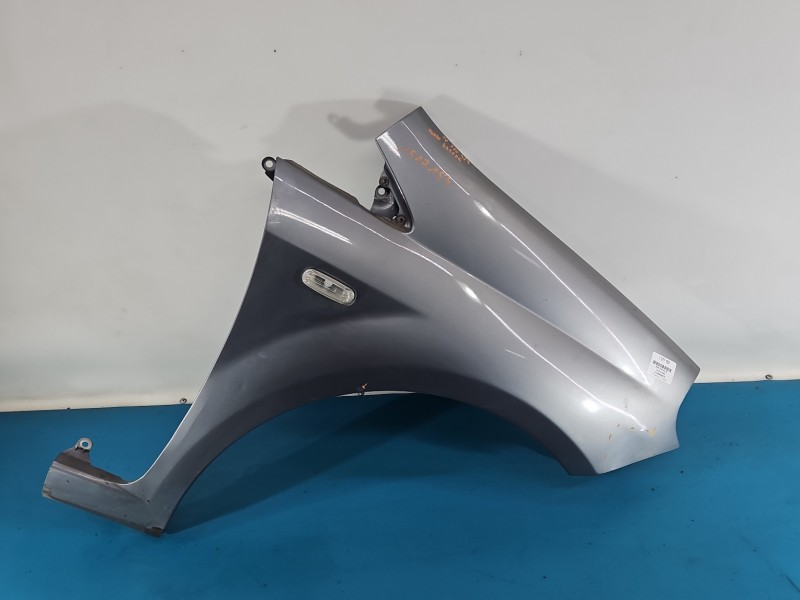 Błotnik przód prawy Fiat Grande Punto srebrny 595/A