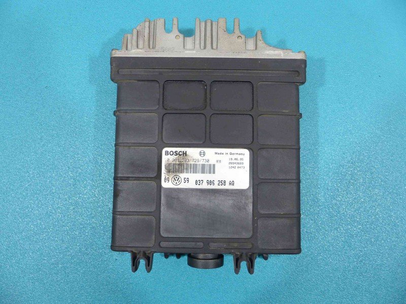 Komputer Sterownik silnika Vw Golf III 1.6 8V wiel 037906258AQ