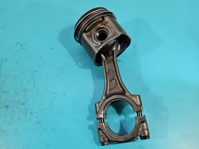 Tłok Renault Mascott 2.8 TD 86KM