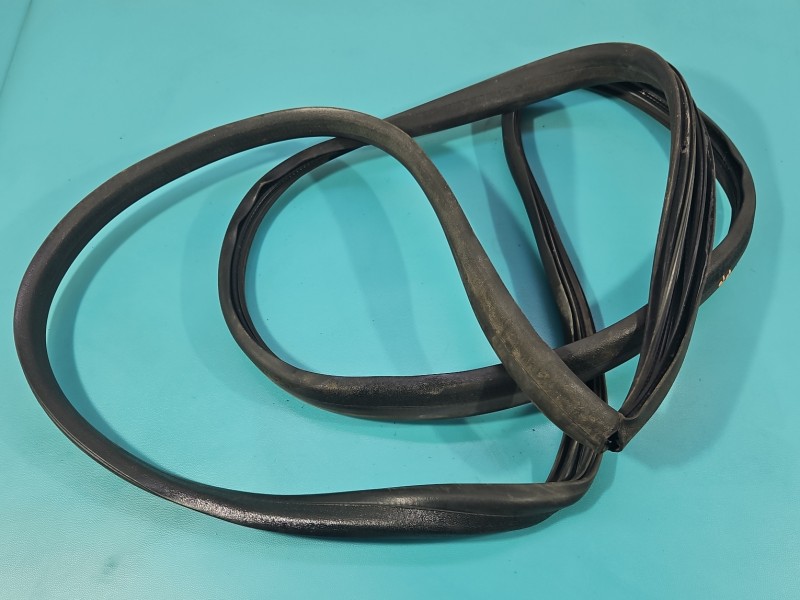 Uszczelka drzwi przód prawa Dacia Dokker