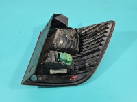 Lampa tył lewa Producent części: Dodge, Z BŁOTNIKA Delikatnie wypalona obudowa nad żarówką Dodge Journey HB