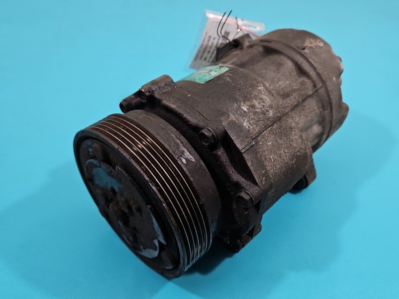 Sprężarka klimatyzacji kompresor Vw Golf III 7M0820803P Sprężarka klimatyzacji kompresor Vw Golf III 7M0820803P