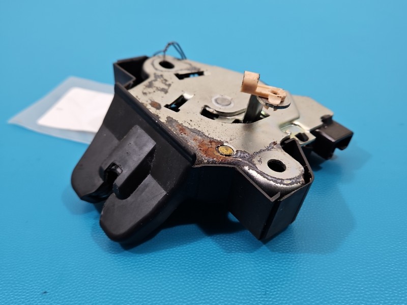 Zamek klapy tył Toyota Corolla E15 sedan TOYOTA, 2PIN, Uszkodzona obudowa