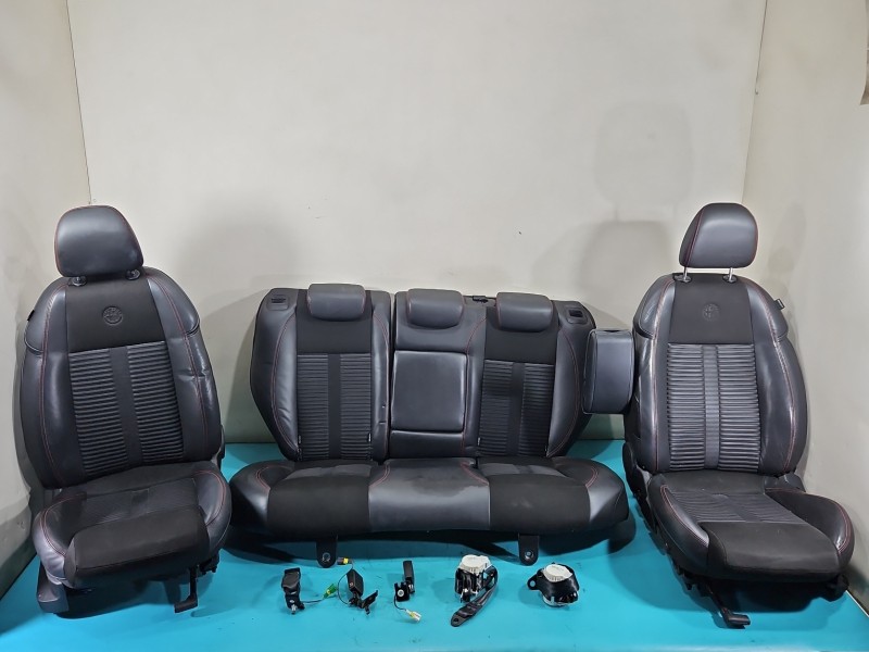 Fotele komplet kanapa Alfa romeo Giulietta