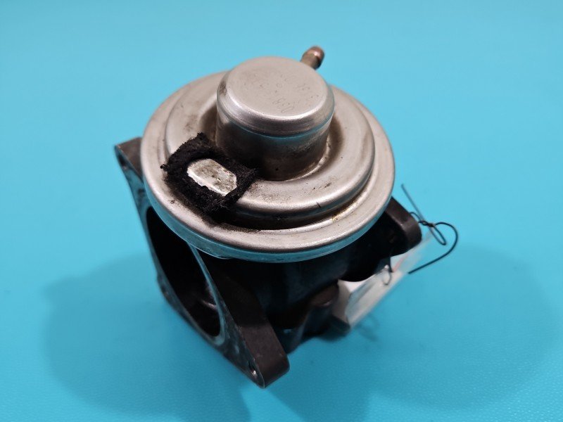 Zawór egr Vw Jetta V 038129637D 1.9 tdi Zawór egr Vw Jetta V 038129637D 1.9 tdi