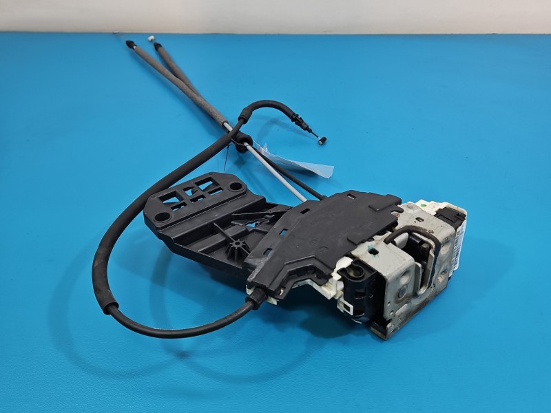 Zamek przód prawy 68164358AA Jeep Cherokee KL EUROPA Producent części: JEEP, Europejska, 4piny