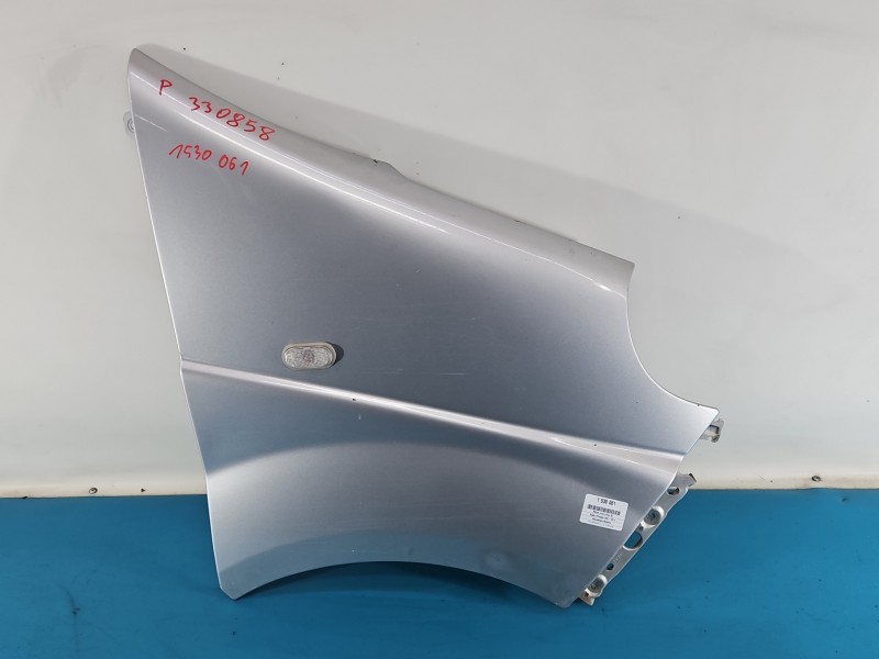 Błotnik przód prawy Nissan Primastar 01-14 srebrny