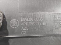 Tapicerka klapy tył boczek bagażnika tylnej Skoda Octavia III 5E9867975, 5E9867605