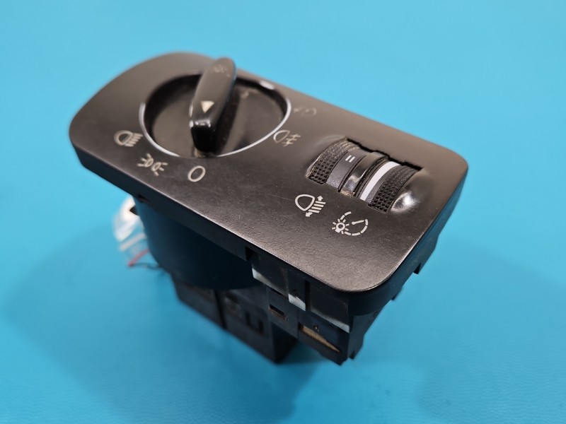 Przełącznik włącznik świateł Seat Toledo II Leon I 1M1941531L