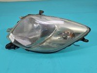Reflektor prawy lampa przód Toyota Yaris II EUROPA