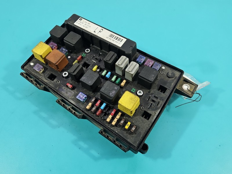 Skrzynka bezpieczników Opel Zafira B 13268305