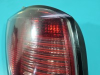 Lampa tył lewa Producent części: OPEL, mikropęknięcia Z LISTWĄ ŻARÓWKOWĄ KOMBI Opel Astra III H kombi