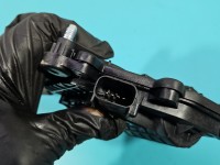 Zamek klapy tył 2325378 Kia Sorento III HB Producent części: KIA, wraz z dociągiem. 6+4pin