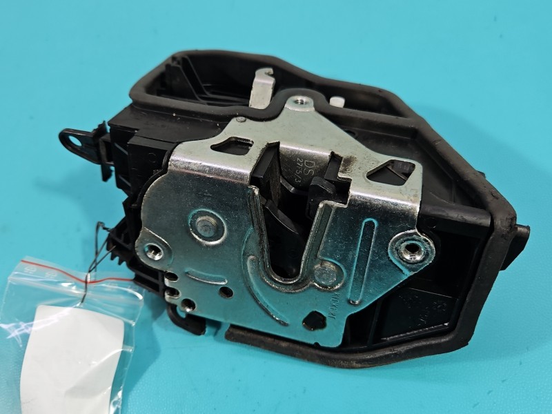Zamek przód prawy BMW X1 E84 EUROPA 5pin 7202146