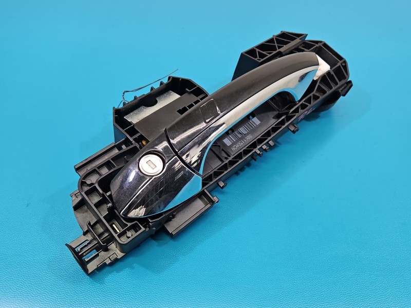 Klamka przód lewa zewnętrzna INFINITI QX30 H15 16-19 806115DM2A Z11