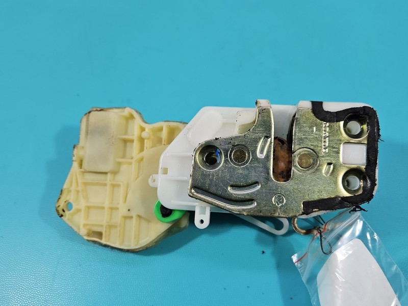 Zamek klapy tył Honda CR-V II HB Producent części: Honda, Europejska, 2pin