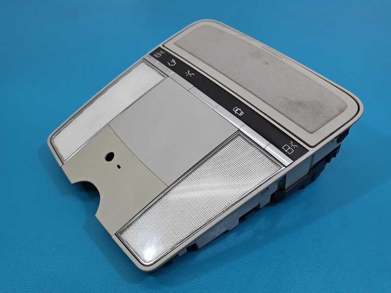 Lampa kabiny lampka Mercedes W221 A2218708426