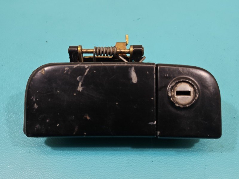 Klamka tył lewa zewnętrzna Seat Inca 6K9827561H Klamka tył lewa zewnętrzna Seat Inca 6K9827561H