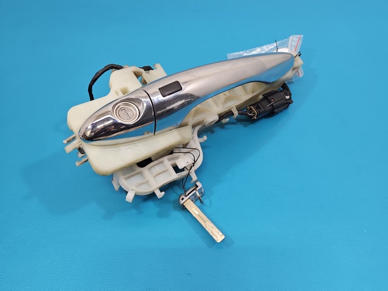 Klamka przód lewa zewnętrzna Kia Sportage III 10-15 90880-00400