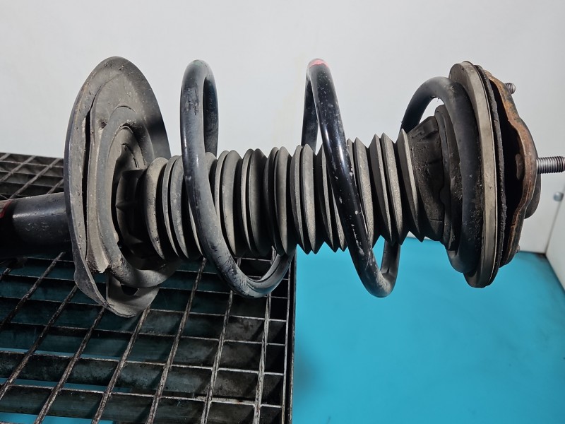 Sprężyna przód przednia Toyota Rav4 V 2.5 hybryda